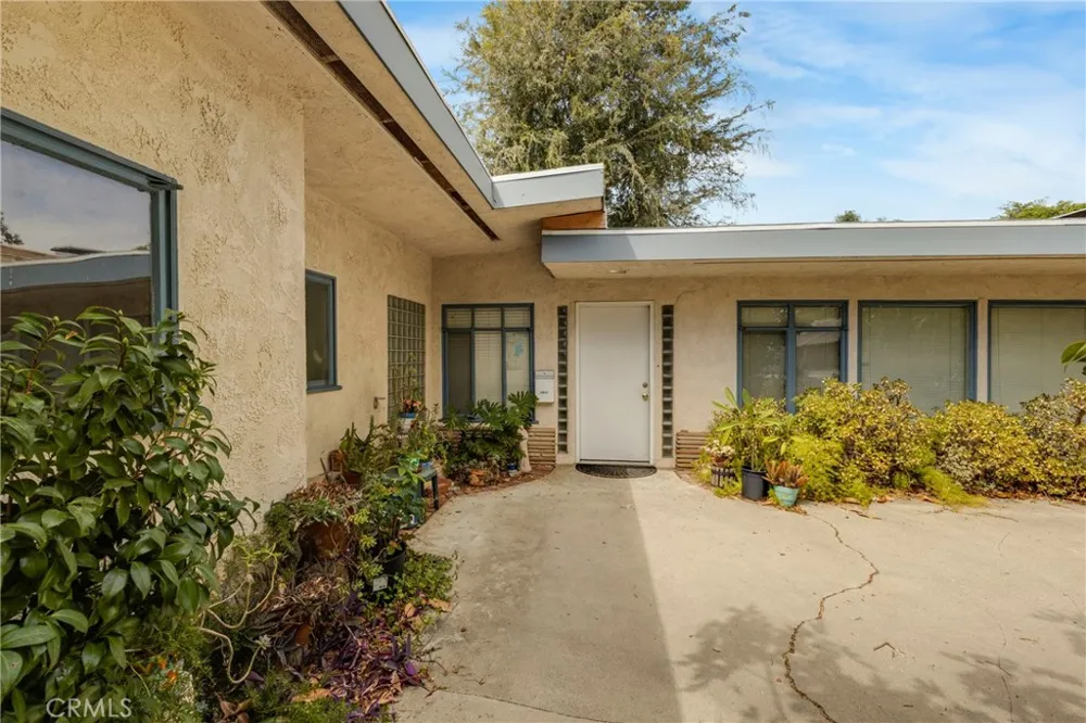 7911 Genesta Lake Balboa, CA 91406