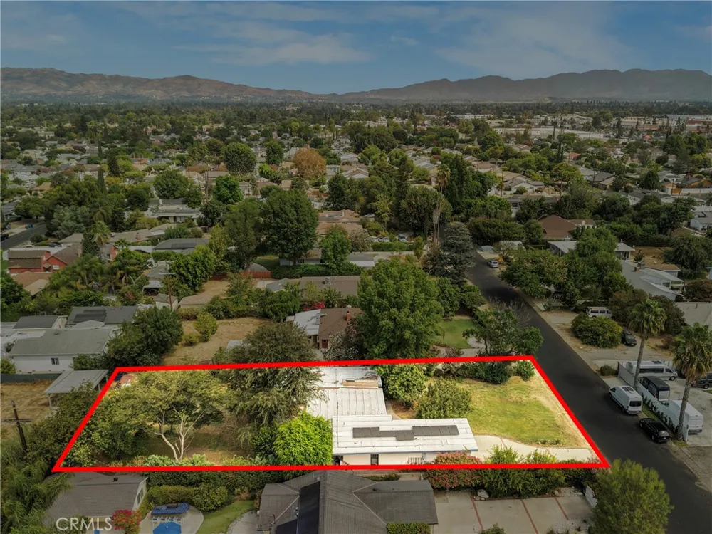 7911 Genesta Lake Balboa, CA 91406