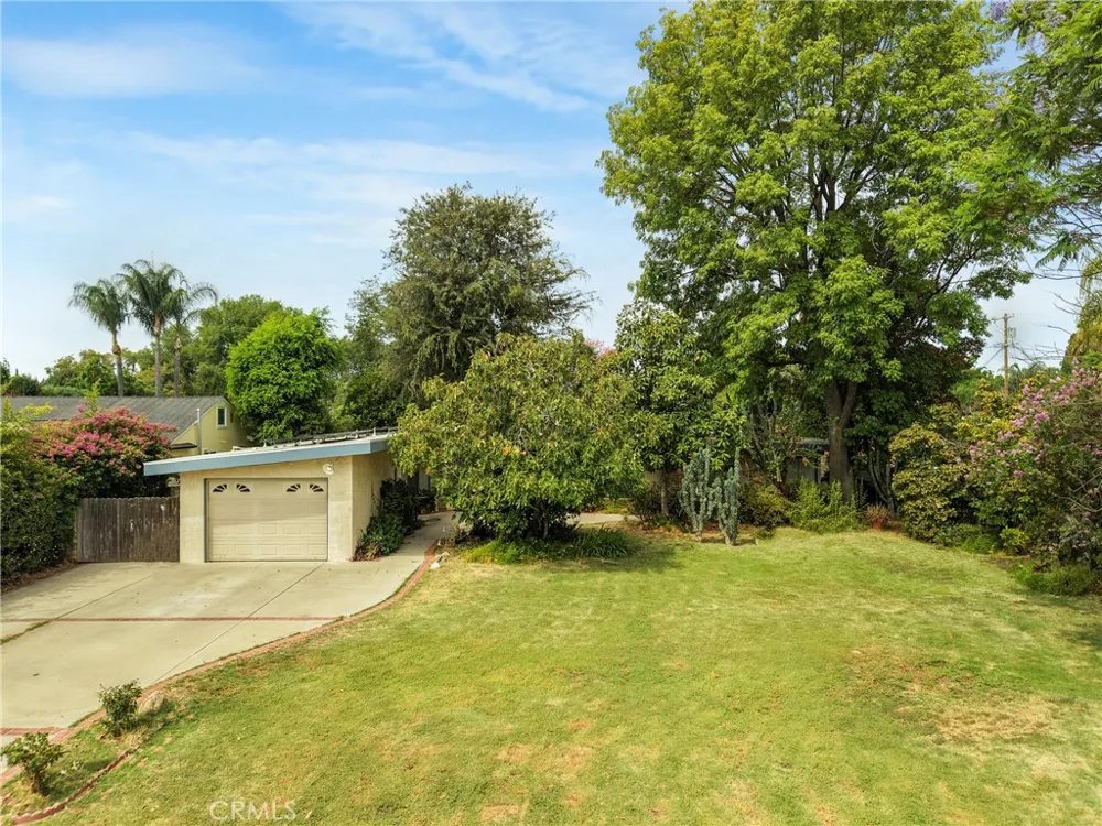 7911 Genesta Lake Balboa, CA 91406