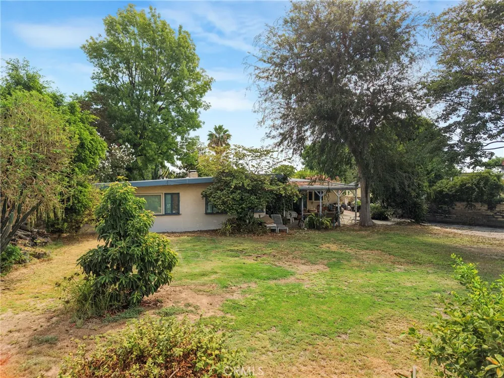 7911 Genesta Lake Balboa, CA 91406