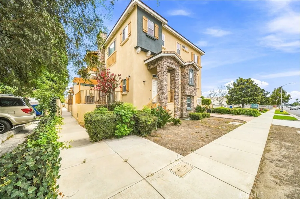 670 S Magnolia Avenue Anaheim, CA 92804