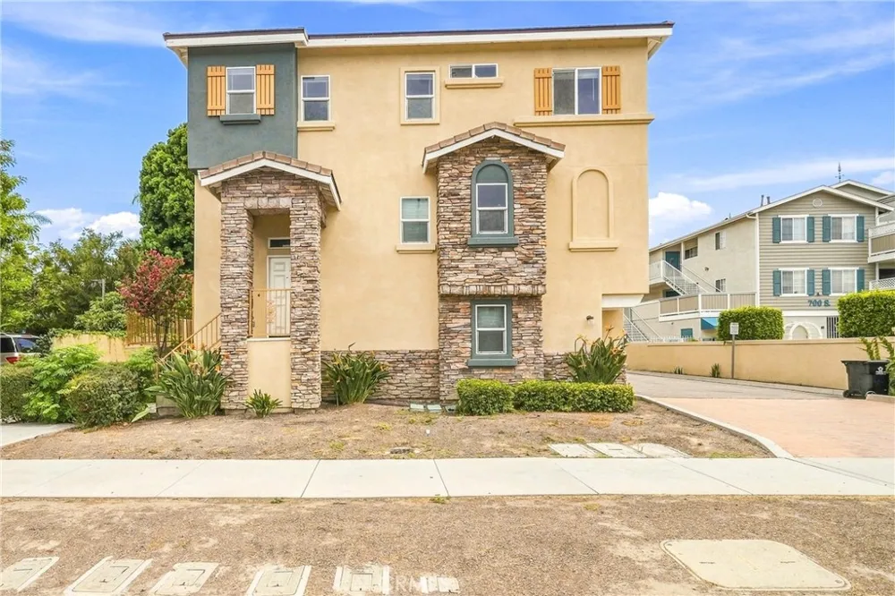 670 S Magnolia Avenue Anaheim, CA 92804