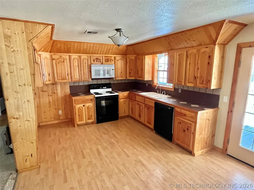 4783 Enos Road Kingston, OK 73439