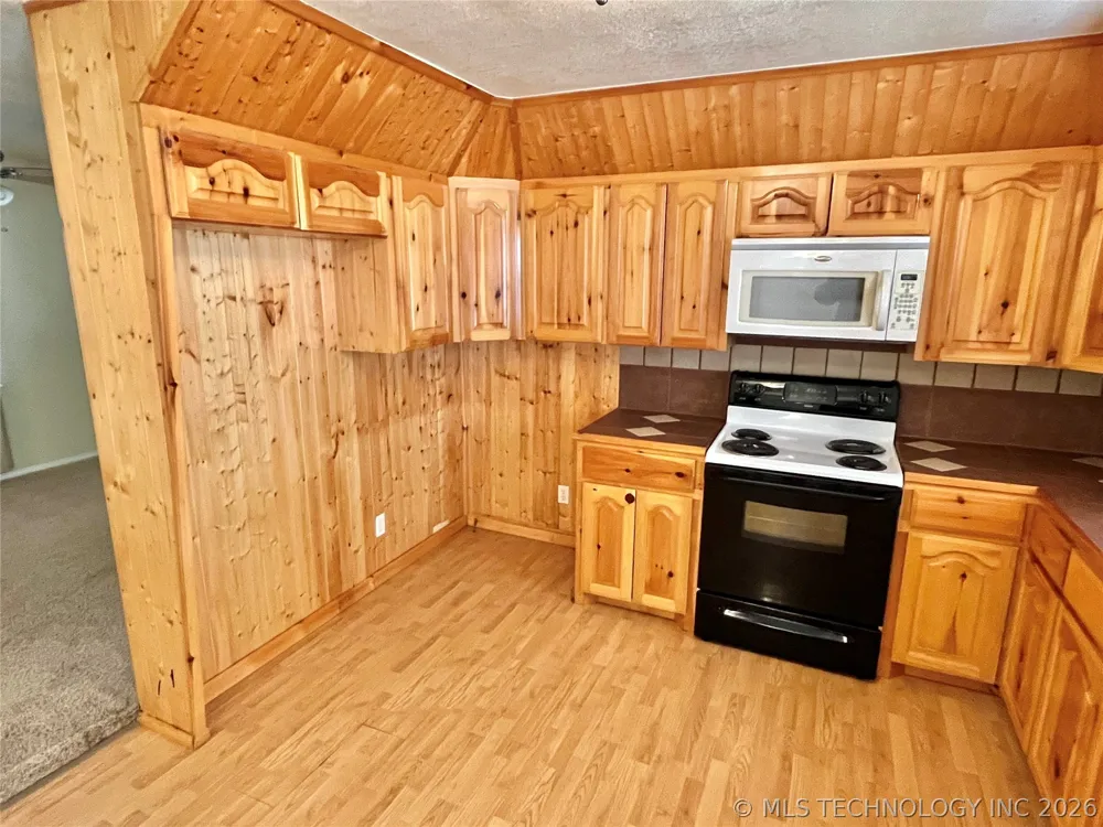4783 Enos Road Kingston, OK 73439
