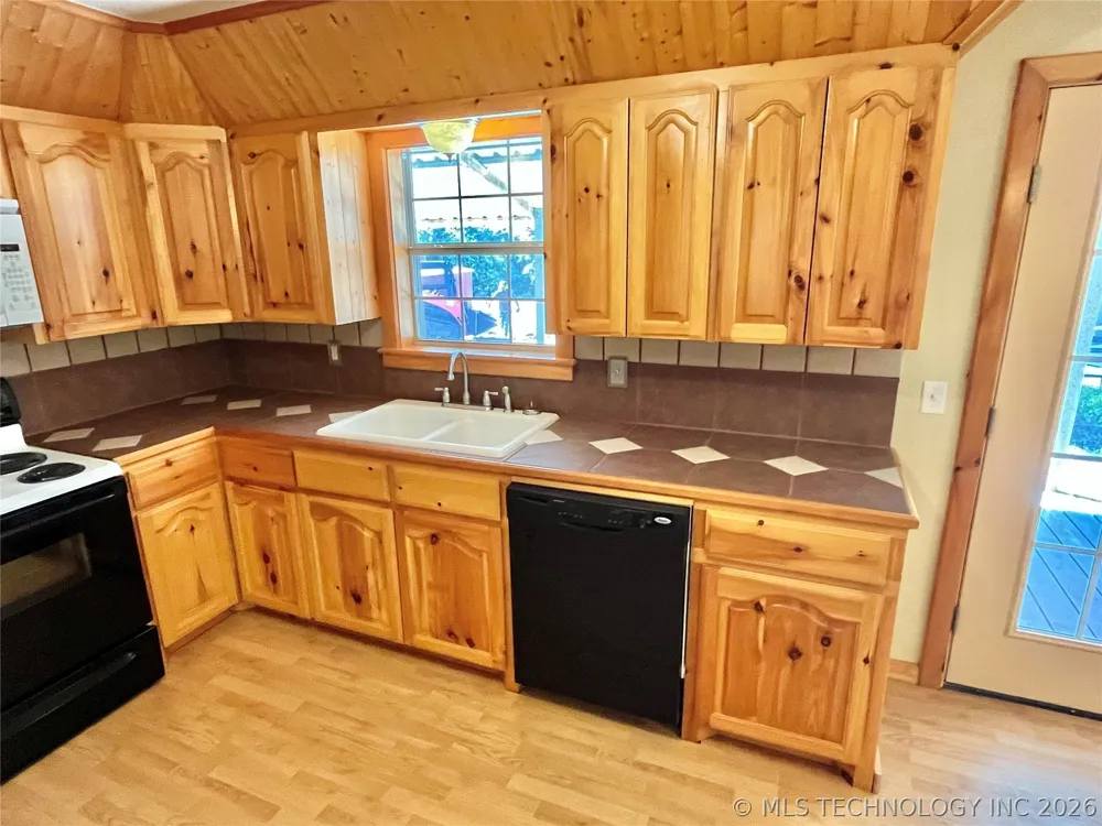 4783 Enos Road Kingston, OK 73439