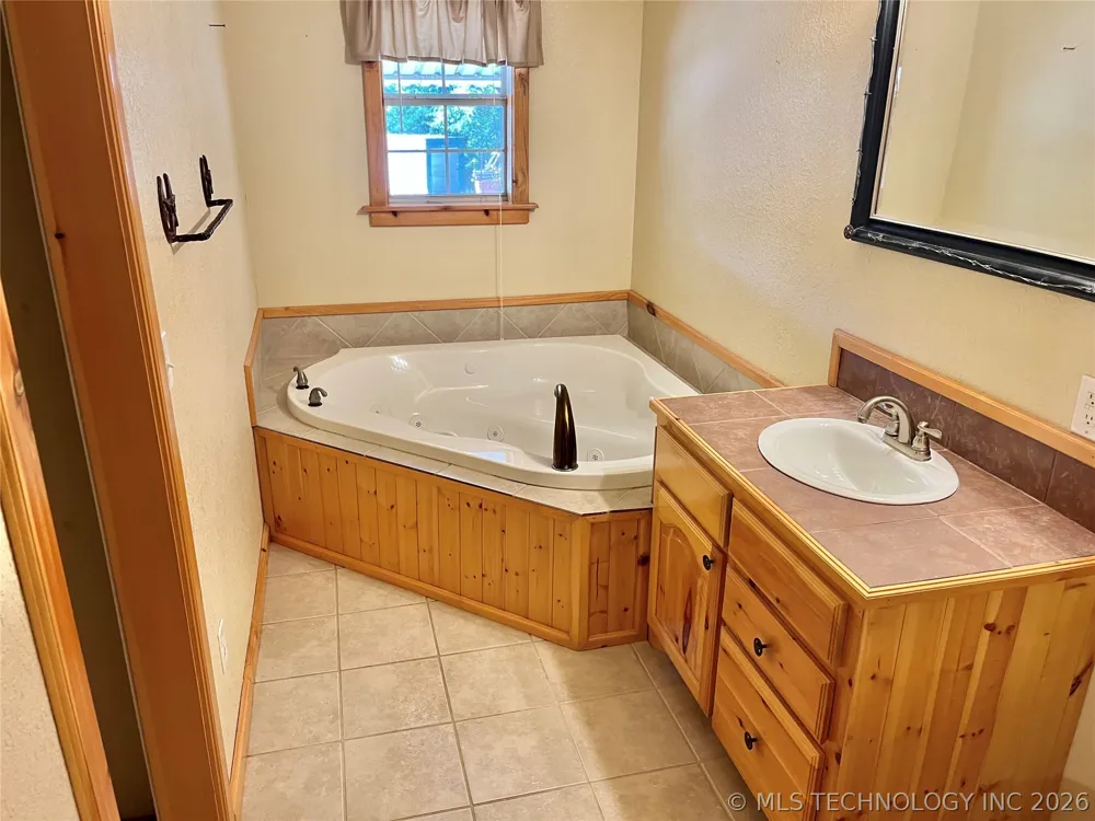 4783 Enos Road Kingston, OK 73439