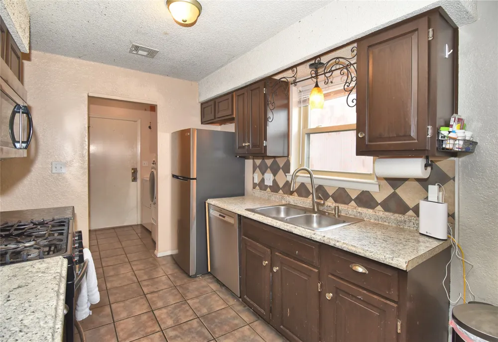 1114 W Austin Street Broken Arrow, OK 74011