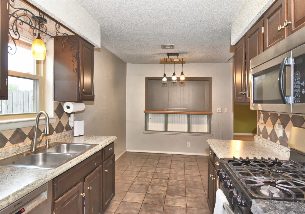 1114 W Austin Street Broken Arrow, OK 74011