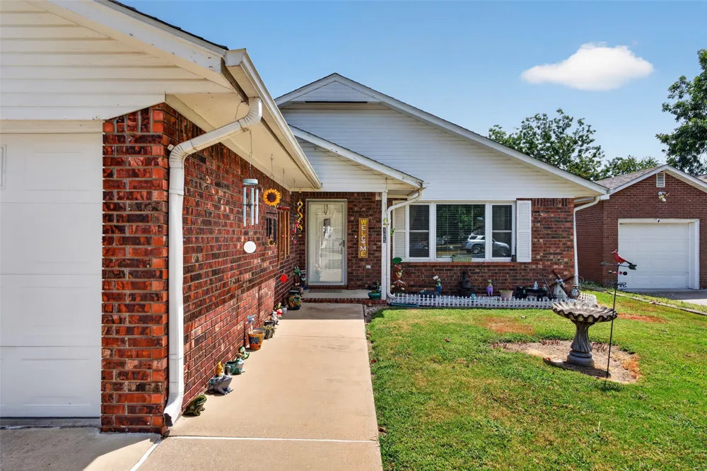 105 S Rowe Street Pryor, OK 74361