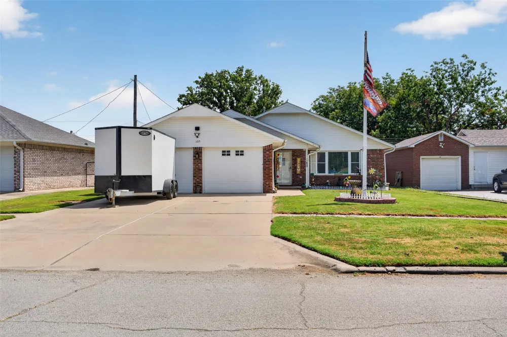 105 S Rowe Street Pryor, OK 74361