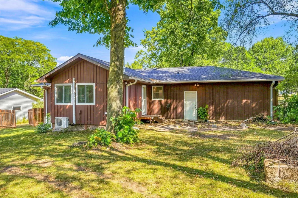 1339 Oak Street River Falls, WI 54022
