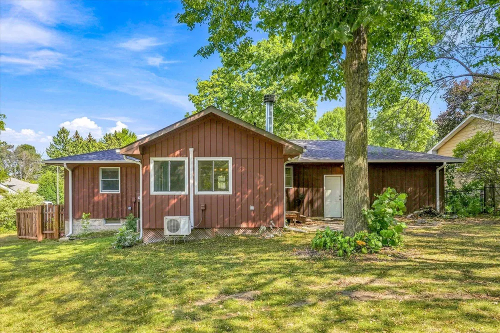 1339 Oak Street River Falls, WI 54022