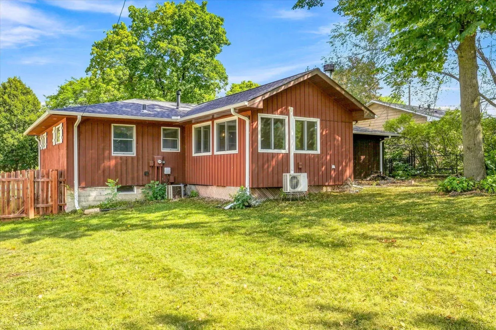 1339 Oak Street River Falls, WI 54022