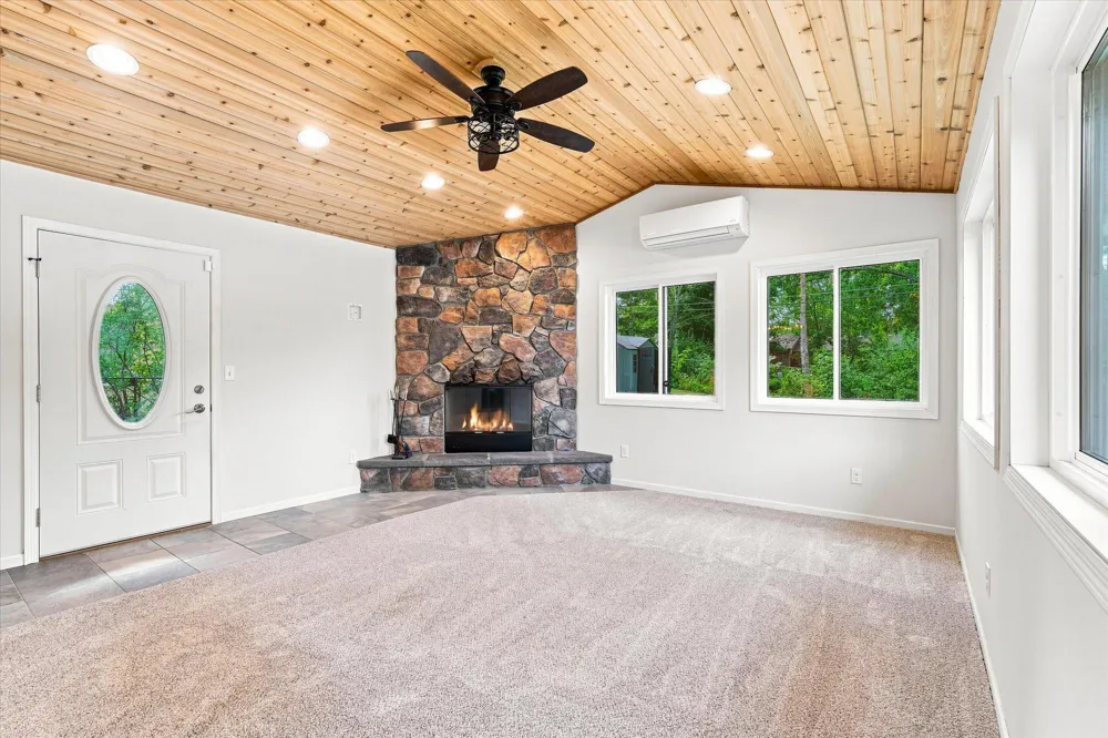 1339 Oak Street River Falls, WI 54022