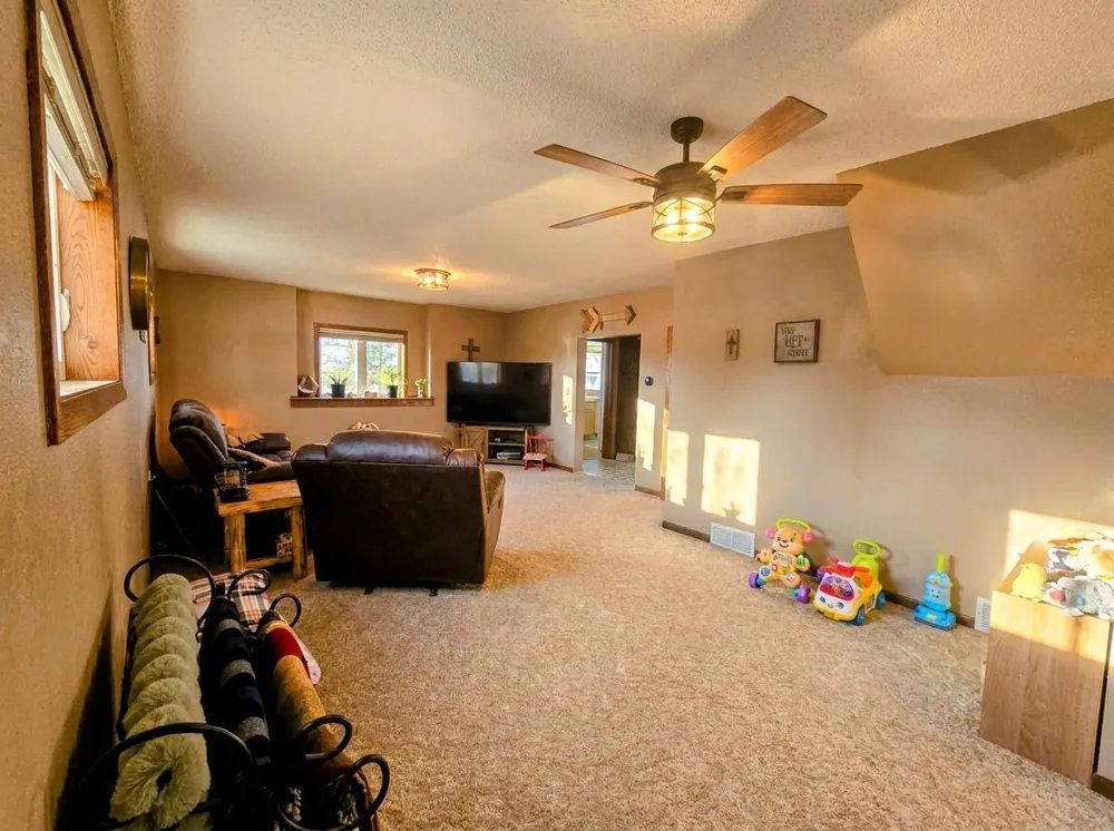 48635 600th Avenue Fairfax, MN 55332