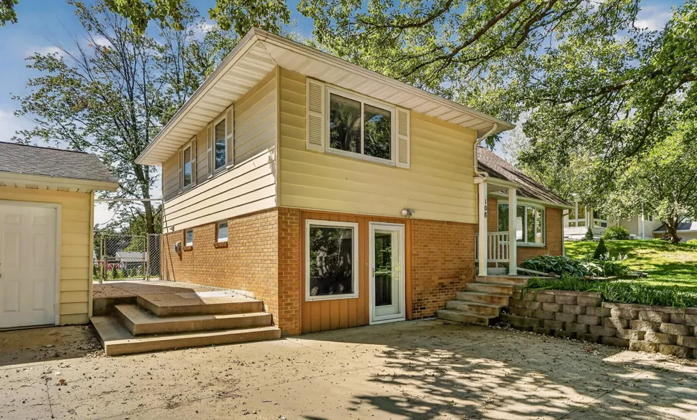 108 25th Street SW Rochester, MN 55902