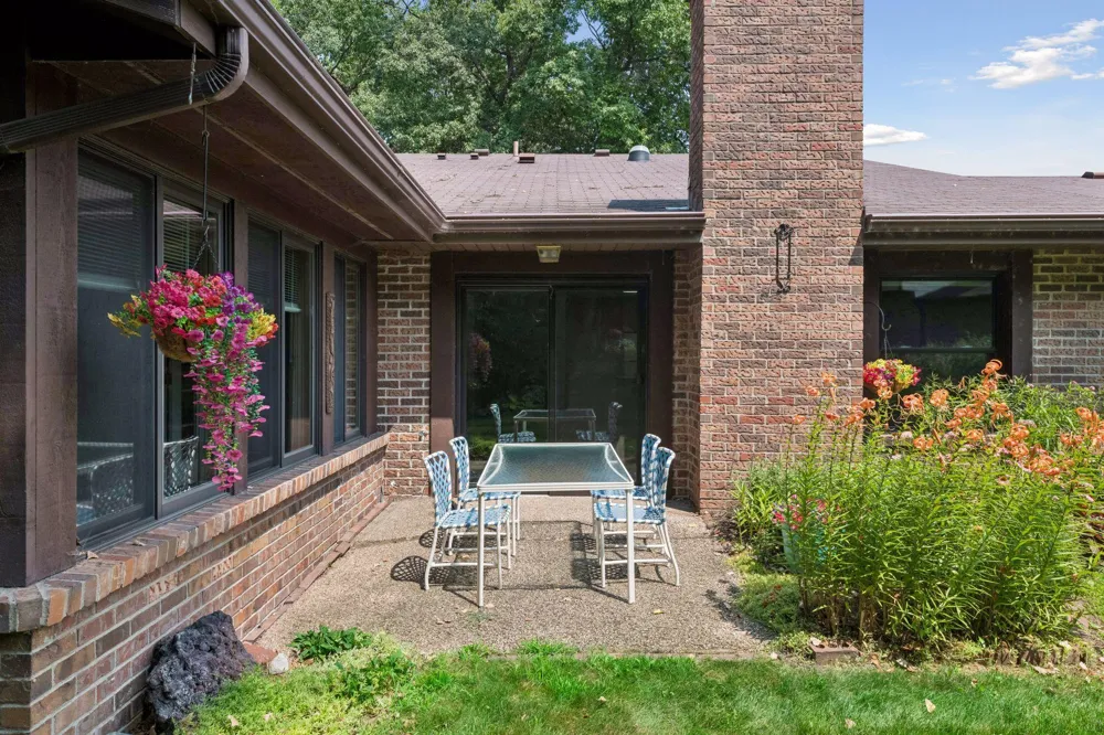 1254 Archer Lane Plymouth, MN 55447