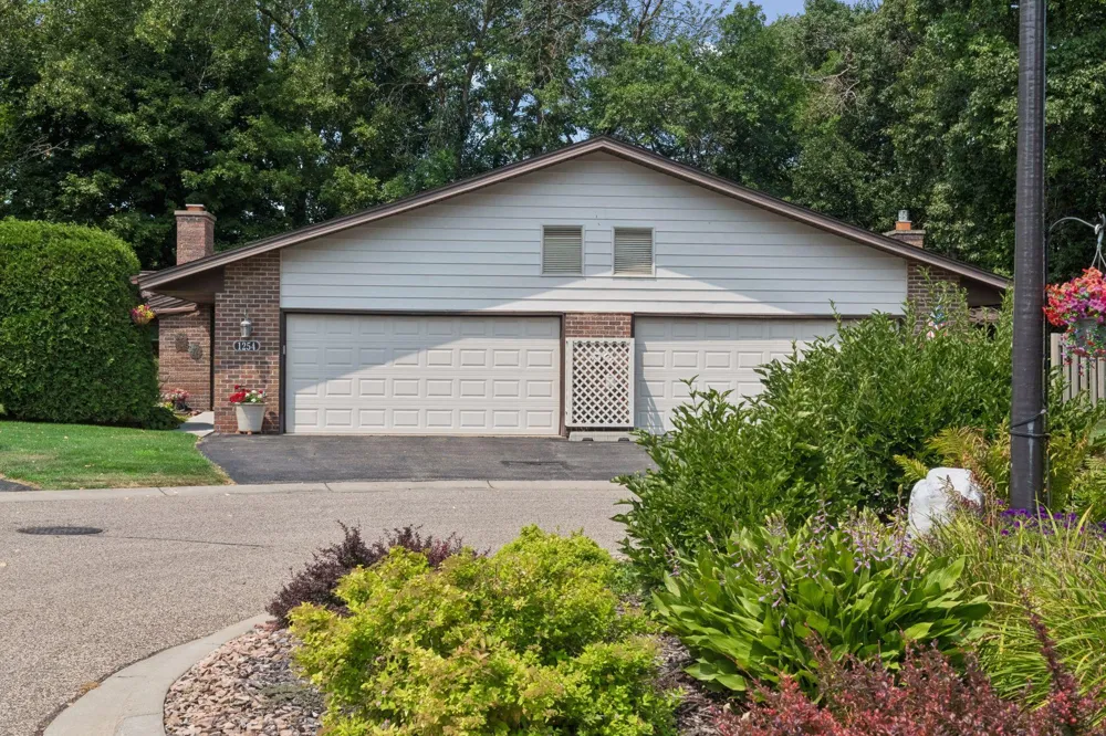 1254 Archer Lane Plymouth, MN 55447