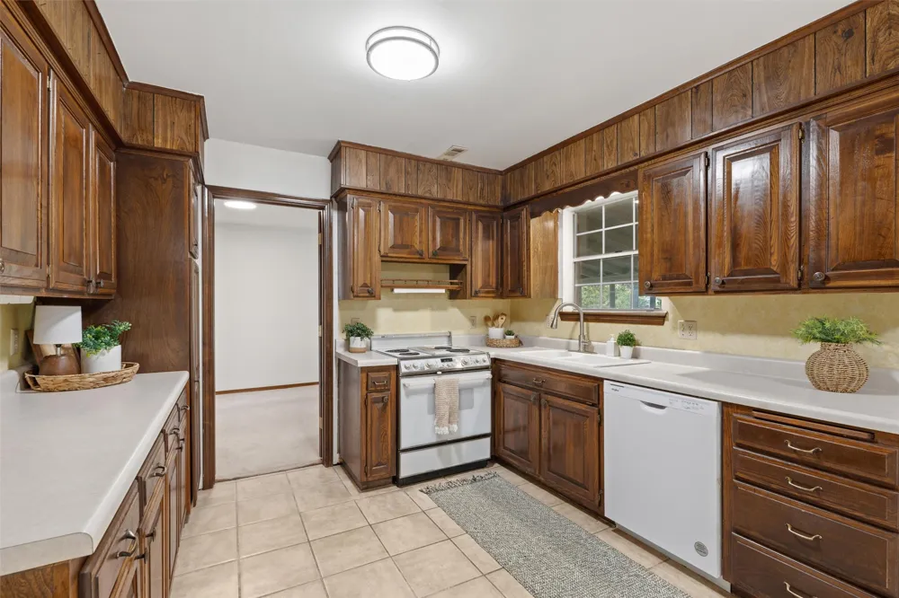 2145 Mountain Drive Bartlesville, OK 74003
