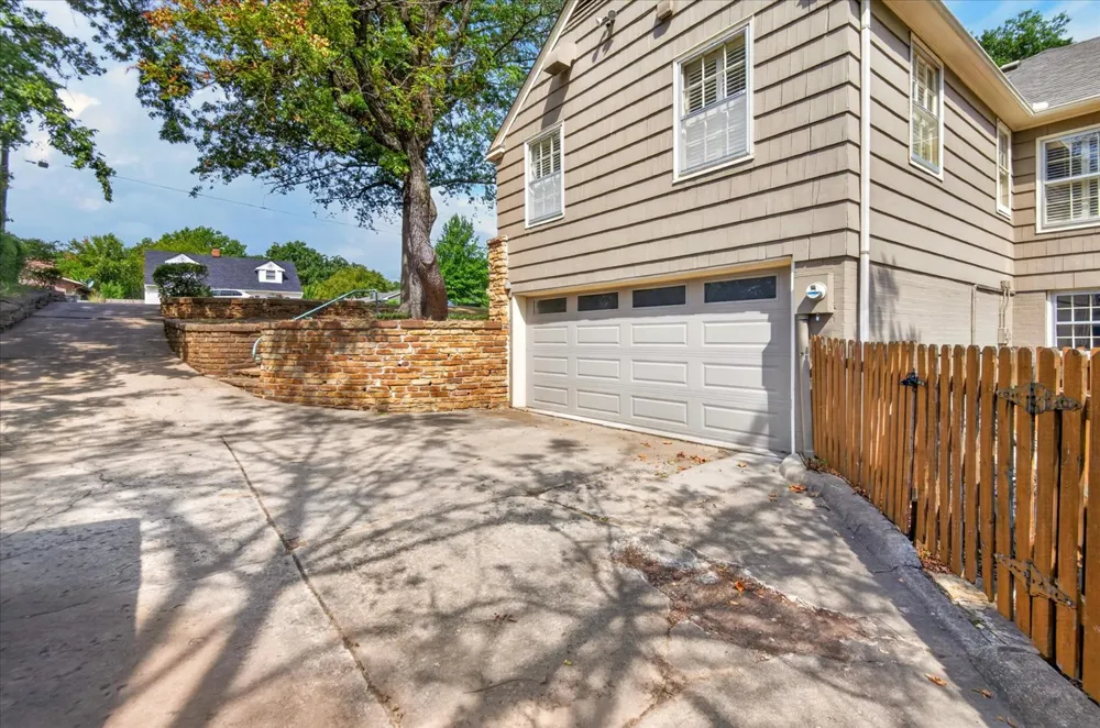 1930 Southview Avenue Bartlesville, OK 74003