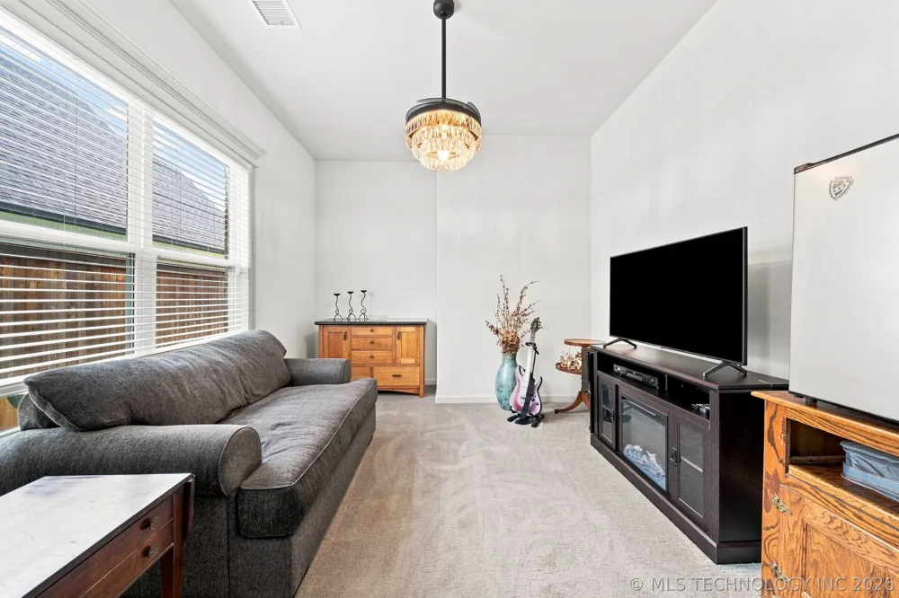 7112 E Queens Street Broken Arrow, OK 74014