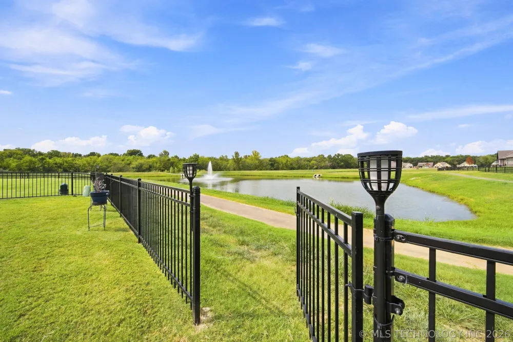 7112 E Queens Street Broken Arrow, OK 74014