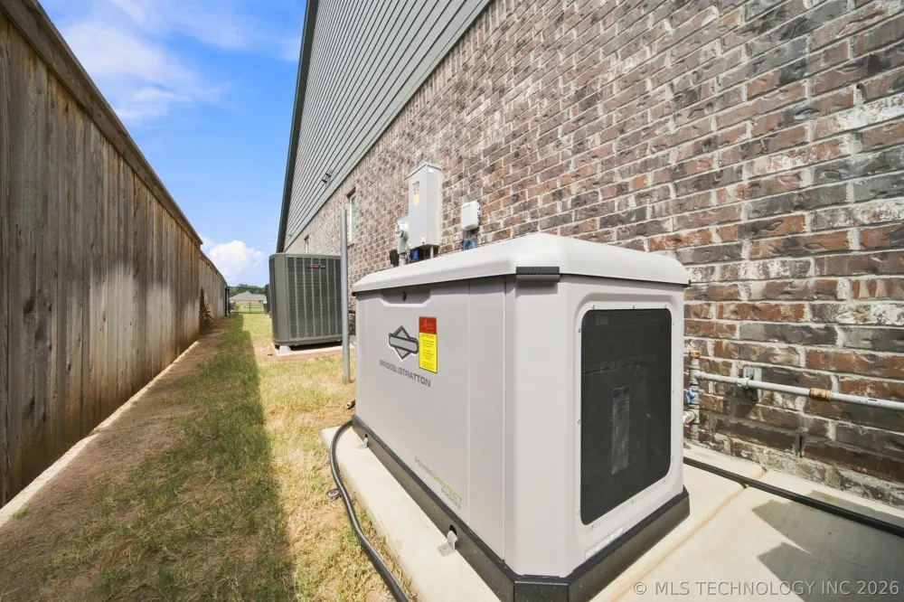 7112 E Queens Street Broken Arrow, OK 74014