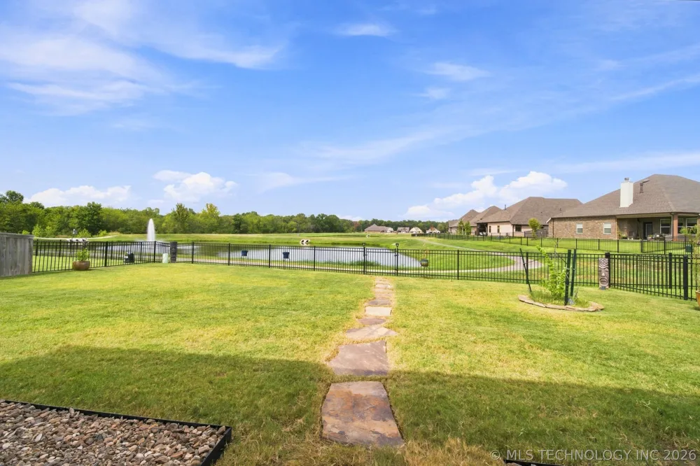 7112 E Queens Street Broken Arrow, OK 74014