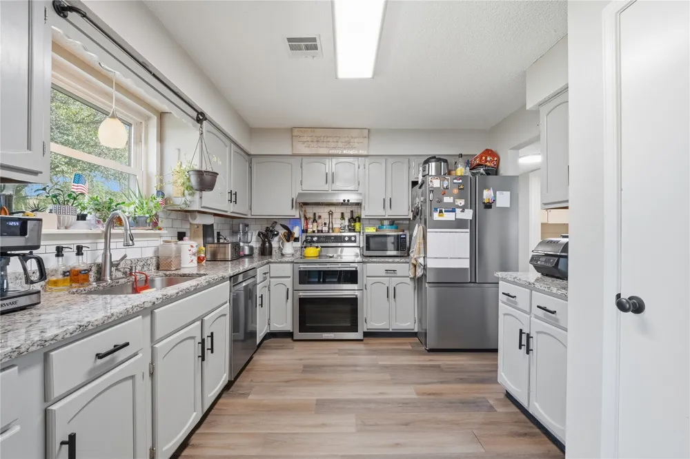 5438 Clearview Drive Bartlesville, OK 74006