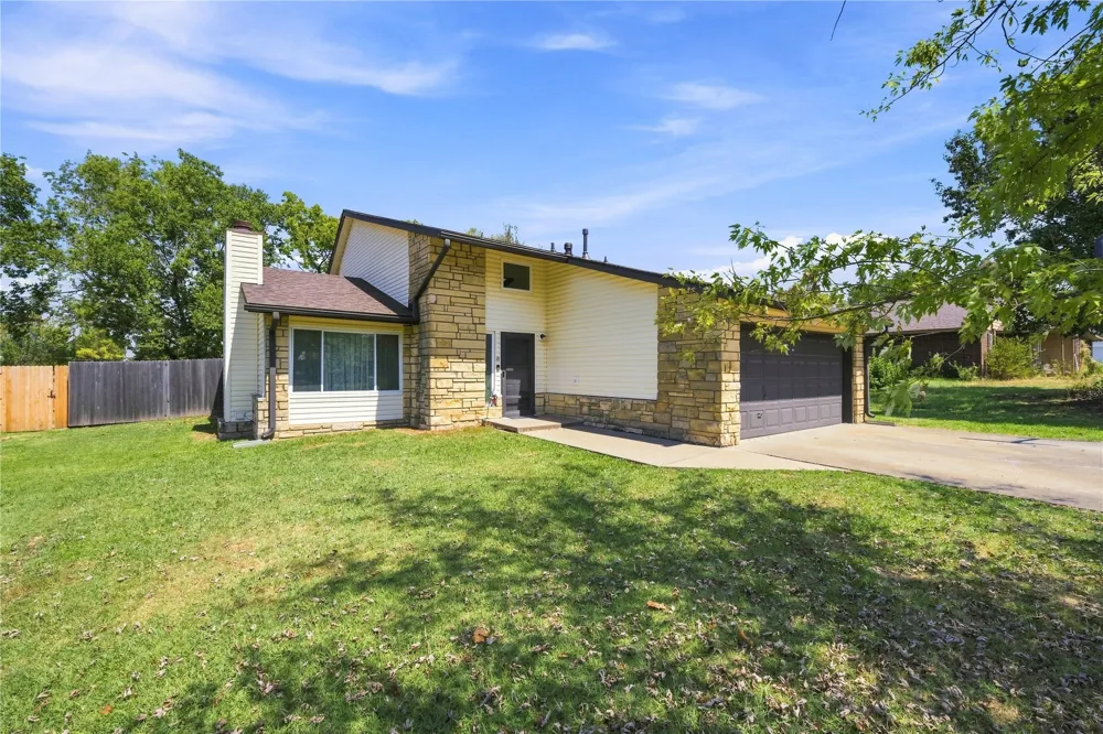 5438 Clearview Drive Bartlesville, OK 74006