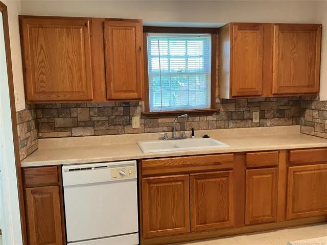 1208 S Jamestown Avenue E Tulsa, OK 74112