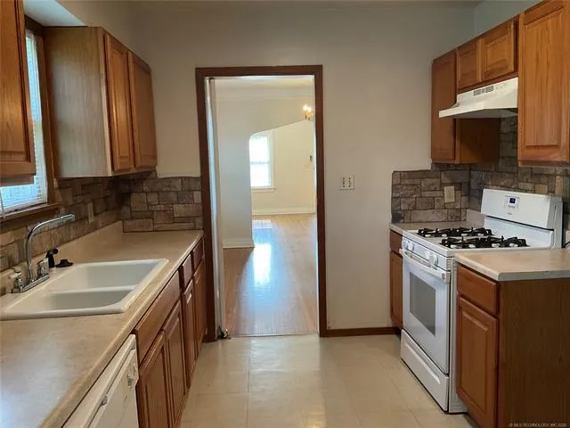 1208 S Jamestown Avenue E Tulsa, OK 74112