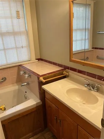 1208 S Jamestown Avenue E Tulsa, OK 74112
