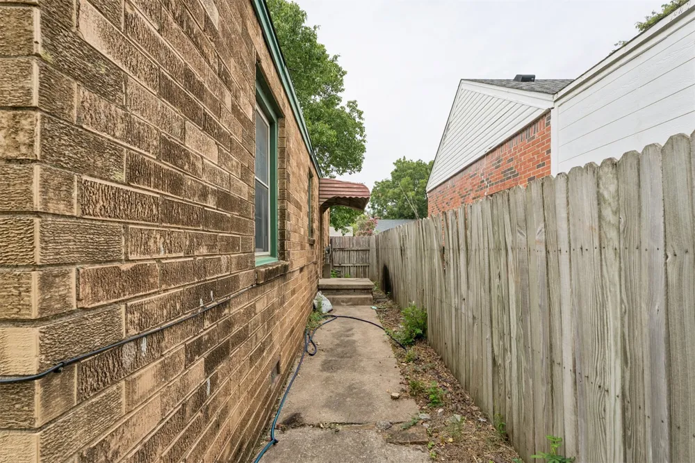 2520 E 2nd Street Tulsa, OK 74104