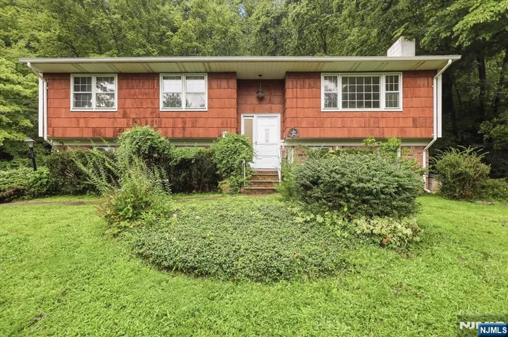 24 Hickory Road Ringwood, NJ 07456