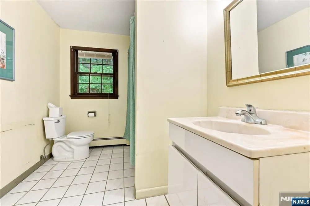 24 Hickory Road Ringwood, NJ 07456