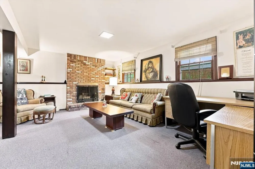 24 Hickory Road Ringwood, NJ 07456