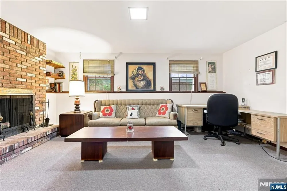 24 Hickory Road Ringwood, NJ 07456