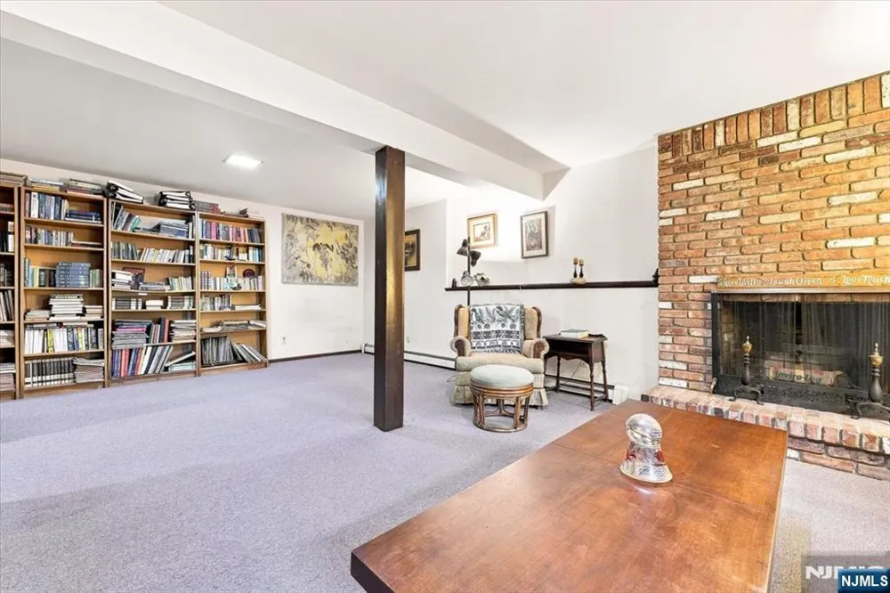 24 Hickory Road Ringwood, NJ 07456
