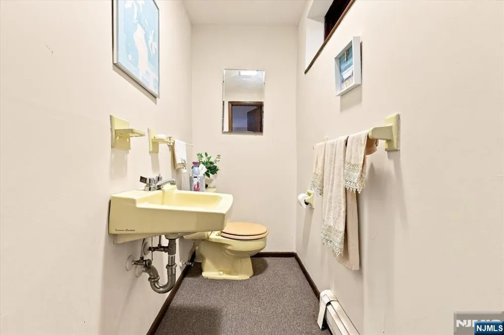 24 Hickory Road Ringwood, NJ 07456