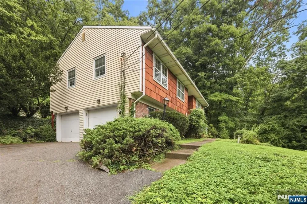 24 Hickory Road Ringwood, NJ 07456
