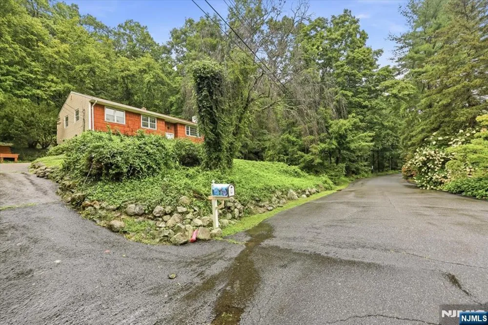 24 Hickory Road Ringwood, NJ 07456