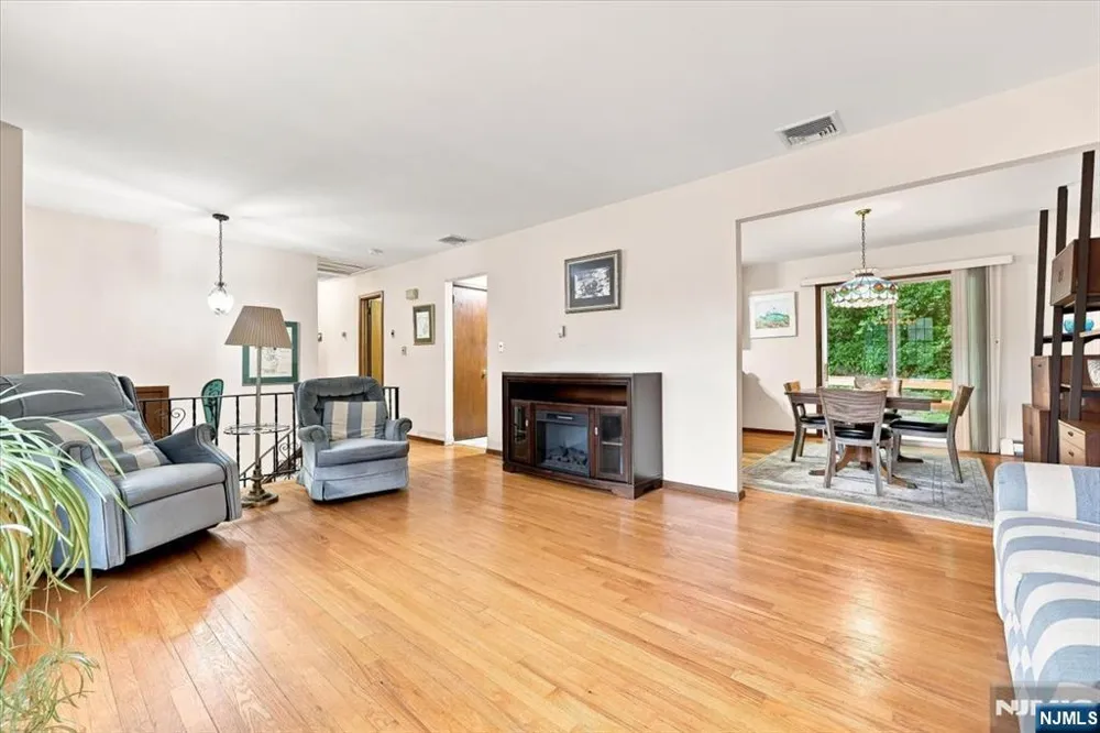 24 Hickory Road Ringwood, NJ 07456