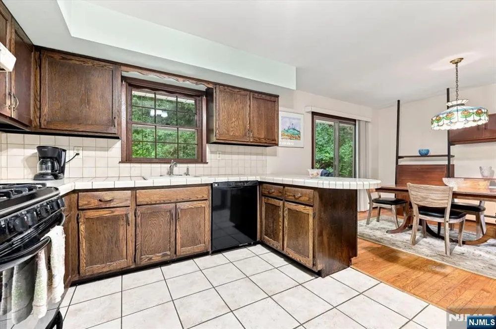 24 Hickory Road Ringwood, NJ 07456