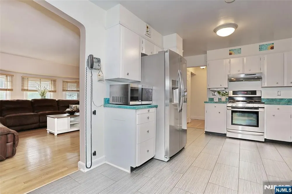137 Manhattan Avenue Waldwick, NJ 07463