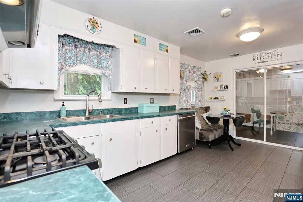 137 Manhattan Avenue Waldwick, NJ 07463