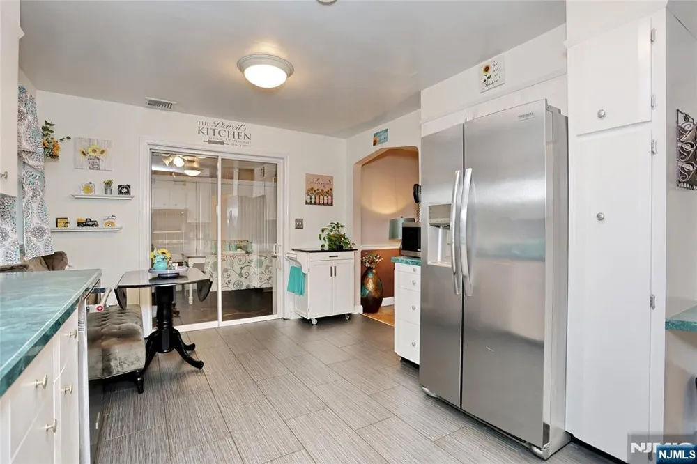 137 Manhattan Avenue Waldwick, NJ 07463