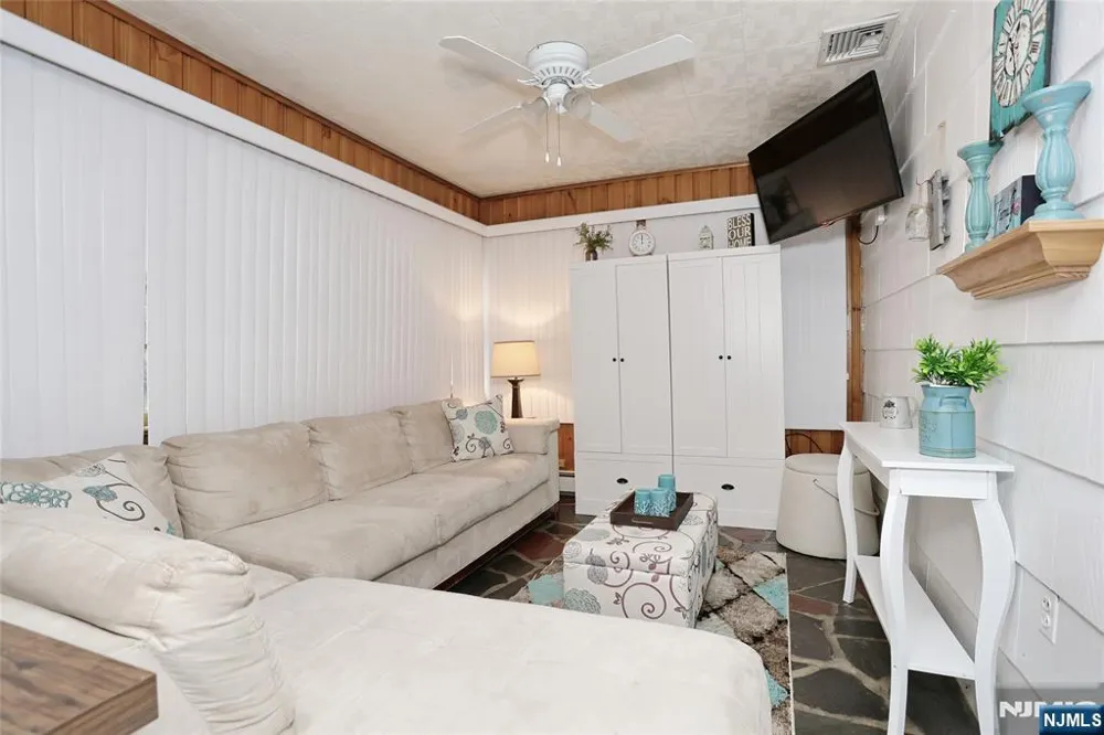 137 Manhattan Avenue Waldwick, NJ 07463