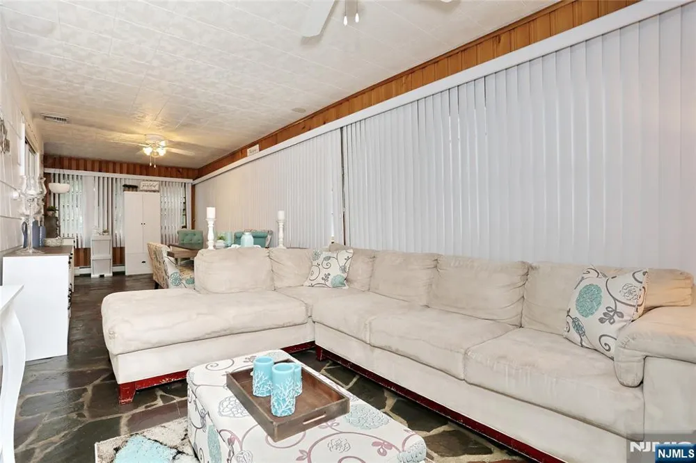 137 Manhattan Avenue Waldwick, NJ 07463