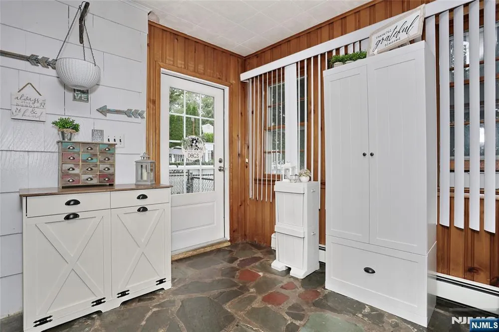 137 Manhattan Avenue Waldwick, NJ 07463